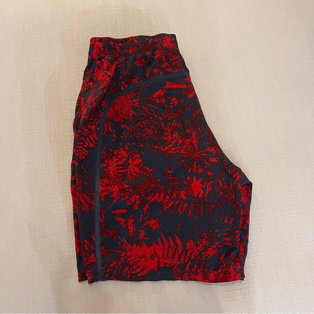 Perfect condition Lululemon men’s shorts large no liner